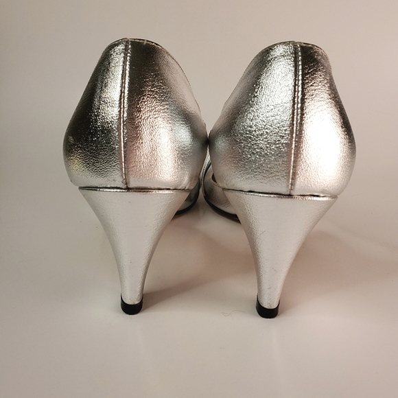 60s Mod Metallic Silver Space Heels with Rounded Toe - Picture 4 of 13